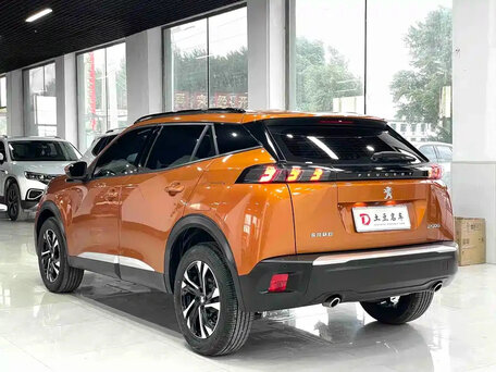 2022 Peugeot 2008 II, оранжевый, 1540000 рублей, вид 4