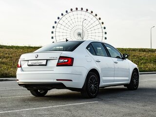 2017 Skoda Octavia III (A7) Рестайлинг, белый, 1850000 рублей, вид 2