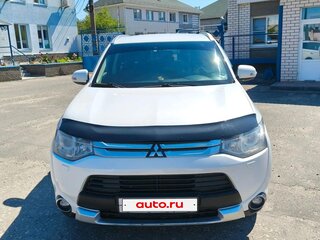 2014 Mitsubishi Outlander III Рестайлинг, белый, 1300000 рублей, вид 2