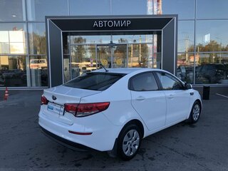 2016 Kia Rio III Рестайлинг, белый, 1160000 рублей, вид 5