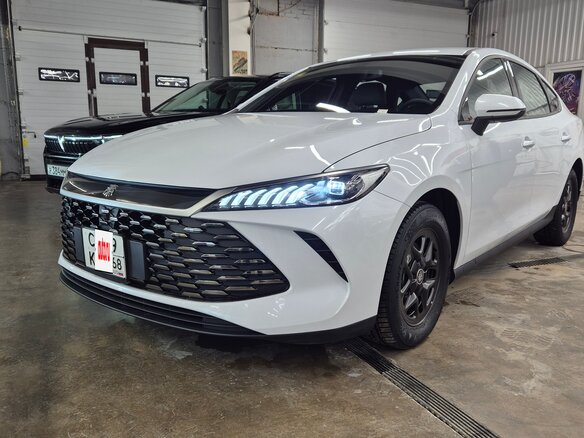 2025 BYD Qin Plus DM-i I, белый, 2350000 рублей