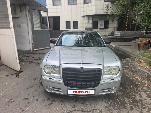 2004 Chrysler 300C I, серебристый, 700000 рублей