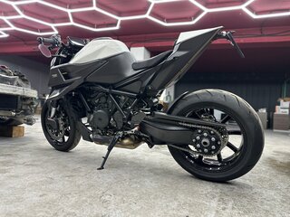 2023 KTM 1290 Super Duke R Evo, серый, 4999000 рублей, вид 2
