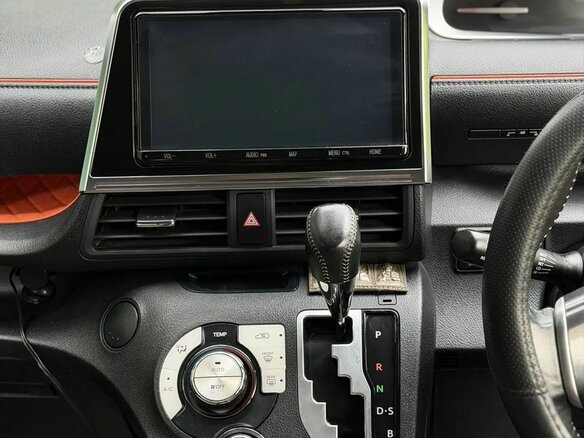 2018 Toyota Sienta II Рестайлинг, серый, 1200000 рублей - вид 21