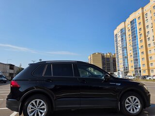 2020 Volkswagen Tiguan II, чёрный, 2635000 рублей, вид 3