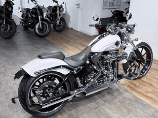 2016 Harley-Davidson Breakout, белый, 1799000 рублей, вид 5