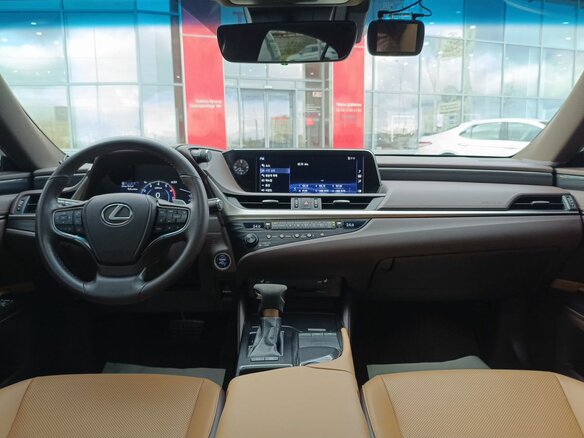 2018 Lexus ES 300h VII, белый, 4200000 рублей - вид 7