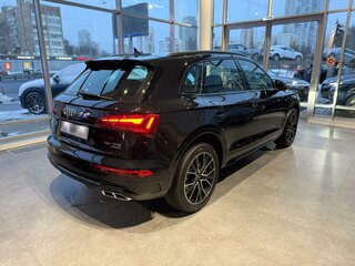 2025 Audi Q5 L 45 TFSI II (FY) Рестайлинг, чёрный, 6300000 рублей, вид 4