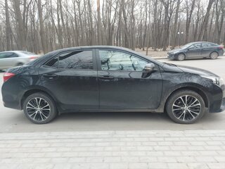 2013 Toyota Corolla XI (E160, E170, E180), чёрный, 1450000 рублей, вид 2