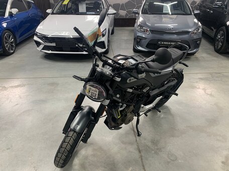2020 Husqvarna Svartpilen 401, чёрный, 435000 рублей, вид 4