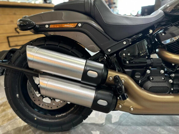 2024 Harley-Davidson Fat Bob, серый, 3250000 рублей - вид 1