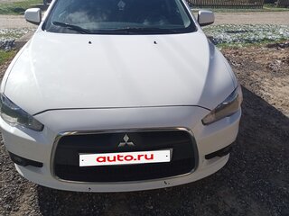 2013 Mitsubishi Lancer X Рестайлинг, белый, 749000 рублей, вид 3