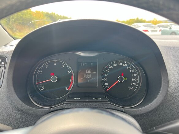 2018 Volkswagen Polo V Рестайлинг, серебристый, 1380179 рублей - вид 8