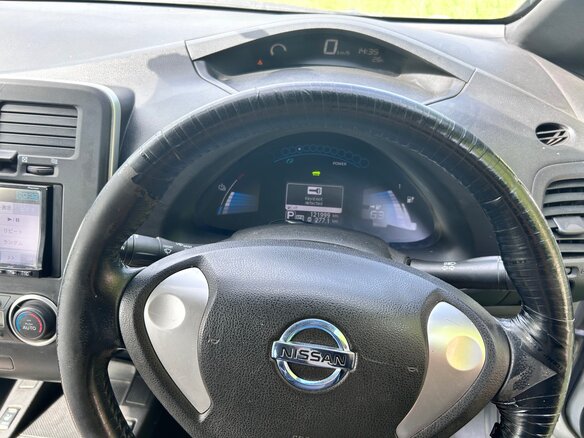 2013 Nissan Leaf (EM57) I (ZE0/AZE0), серый, 820000 рублей - вид 18