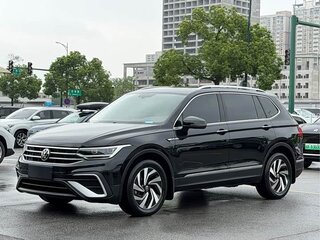 2022 Volkswagen Tiguan II Рестайлинг, чёрный, 1960000 рублей, вид 3