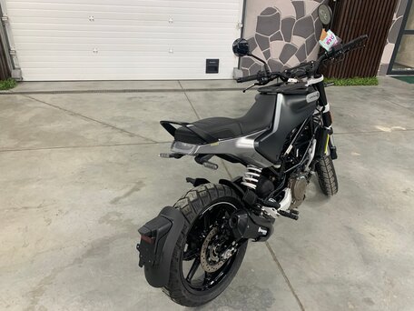 2020 Husqvarna Svartpilen 401, чёрный, 435000 рублей, вид 2