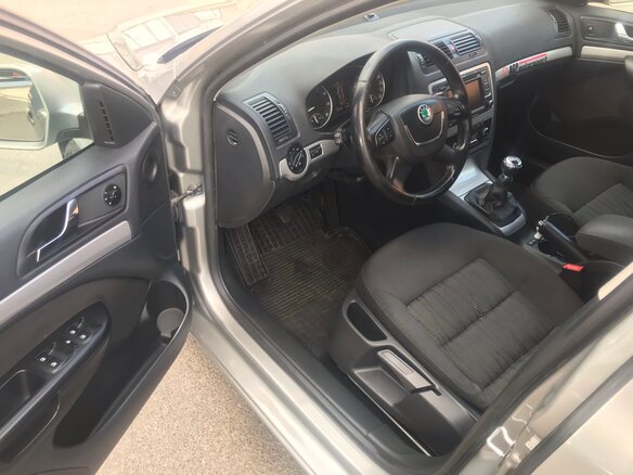 2010 Skoda Octavia Czech market II (A5) Рестайлинг, серый, 1100000 рублей - вид 7