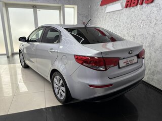 2015 Kia Rio III Рестайлинг, серебристый, 1299000 рублей, вид 3