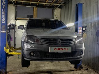 2013 Renault Logan I Рестайлинг, серебристый, 400000 рублей, вид 2