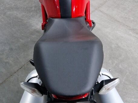 2009 Ducati Monster 696, красный, 530000 рублей, вид 4