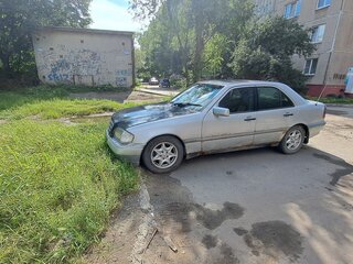 1997 Mercedes-Benz C-Класс 180 5-speed I (W202), серебристый, 299000 рублей, вид 5