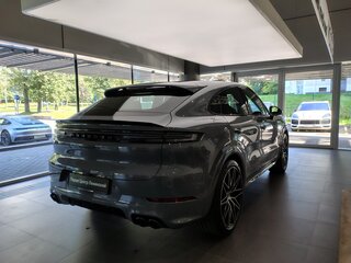 2026 Porsche Cayenne GTS Coupé III Рестайлинг, серый, 28960000 рублей, вид 5