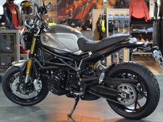 2023 Benelli Leoncino 800, серый, 660000 рублей, вид 4