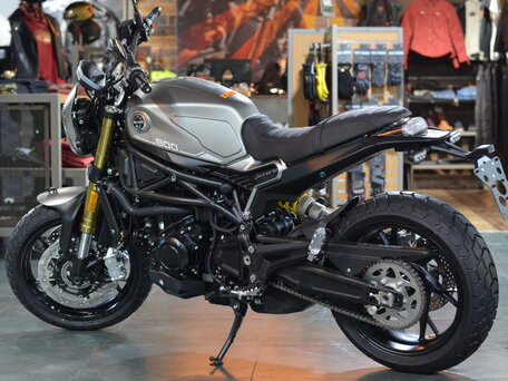 2023 Benelli Leoncino 800, серый, 660000 рублей, вид 4