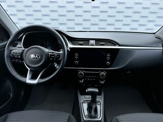 2020 Kia Rio IV Рестайлинг, белый, 1900000 рублей, вид 3