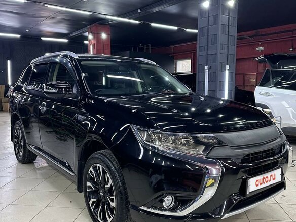 2015 Mitsubishi Outlander PHEV III Рестайлинг 2, чёрный, 2500000 рублей - вид 4