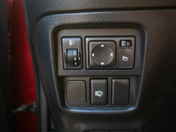 2011 Nissan Juke I, красный - вид 13
