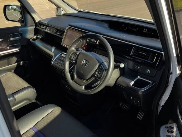 2021 Honda Stepwgn Spada V Рестайлинг, белый, 1950000 рублей - вид 4