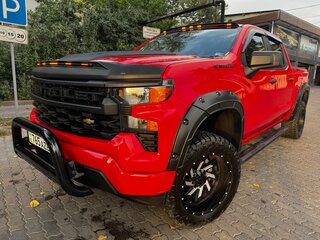 2022 Chevrolet Silverado Double Cab IV (T1XX) Рестайлинг, красный, 4200000 рублей, вид 2