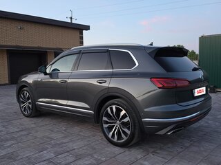 2020 Volkswagen Touareg III, серый, 5900000 рублей, вид 4