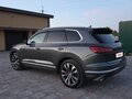 2020 Volkswagen Touareg III, серый, 5700000 рублей - вид 3
