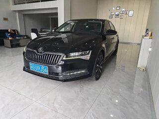 2023 Skoda Superb III Рестайлинг, чёрный, 1900000 рублей, вид 1