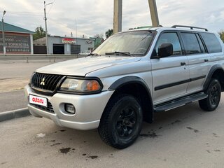 2001 Mitsubishi Montero Sport I, серебристый, 900000 рублей, вид 1
