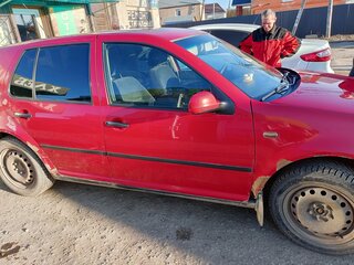 2001 Volkswagen Golf IV, красный, 320000 рублей, вид 3
