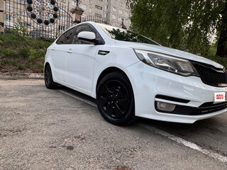2015 Kia Rio III Рестайлинг, белый, 596000 рублей, вид 3
