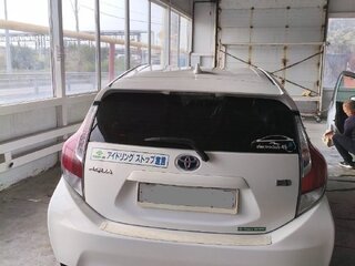 2017 Toyota Aqua I Рестайлинг, белый, 920000 рублей, вид 5