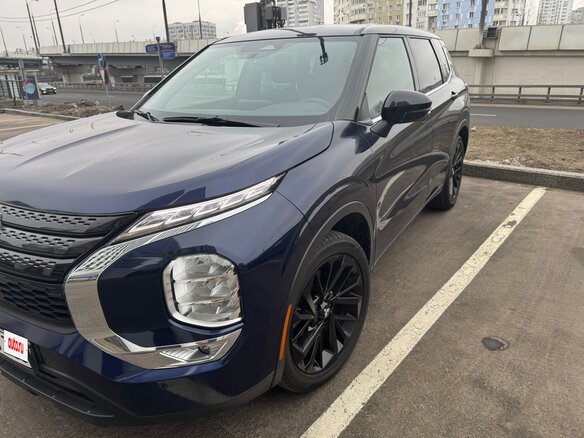 2022 Mitsubishi Outlander IV, синий, 2400000 рублей - вид 4