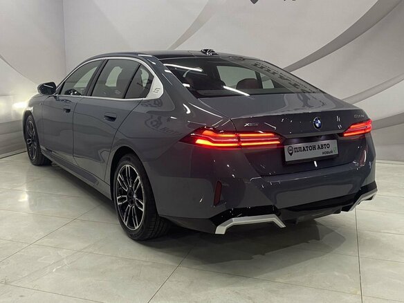 2025 BMW 5 серии Long 530Li xDrive VIII (G60/G61/G68), серый, 8199000 рублей - вид 6