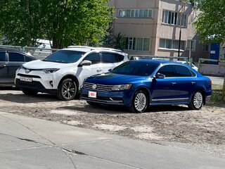 2017 Volkswagen Passat (North America and China) I Рестайлинг, синий, 2100000 рублей, вид 1