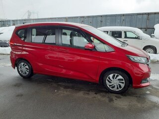 2020 Honda Freed+ II Рестайлинг, красный, 1630000 рублей, вид 5