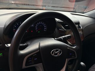 2015 Hyundai Solaris I Рестайлинг, серебристый, 760000 рублей, вид 4