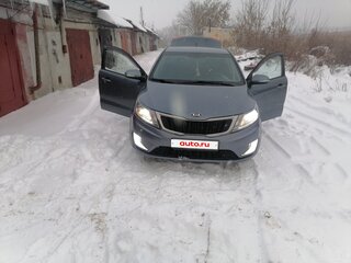 2013 Kia Rio 5-speed III, голубой, 910000 рублей, вид 3
