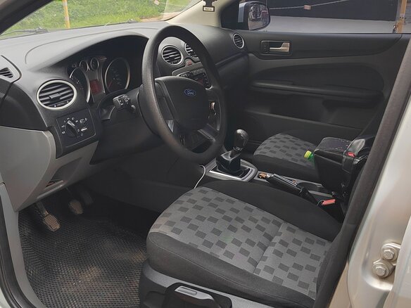 2008 Ford Focus II Рестайлинг, серебристый, 460000 рублей - вид 4