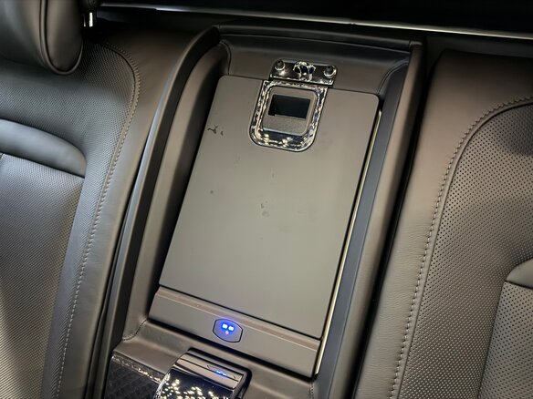 2025 Rolls-Royce Cullinan Black Badge I Рестайлинг (Series II), чёрный, 67900000 рублей - вид 23