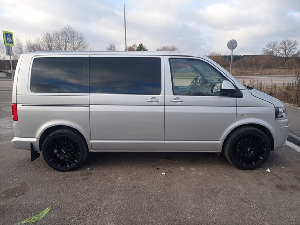 2013 Volkswagen Multivan T5 Рестайлинг, серебристый, 2575000 рублей - вид 5