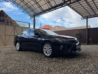 2015 Toyota Camry VII (XV50) Рестайлинг, чёрный, 1940000 рублей, вид 4
